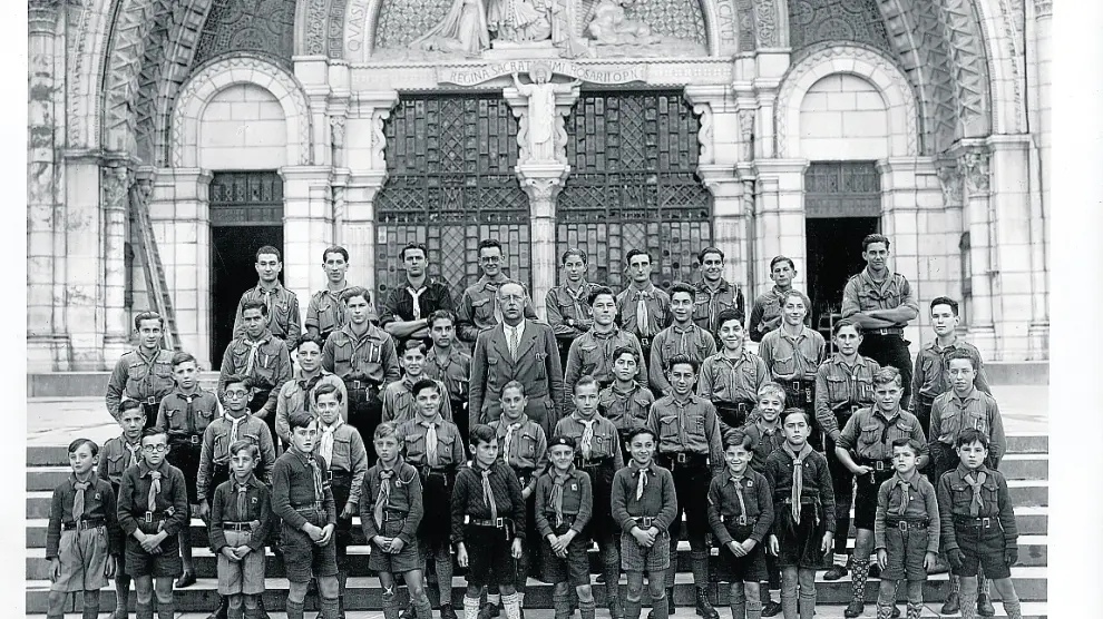 La mayor parte de los scouts fueron evacuados a Lourdes, donde se hicieron esta fotografía.