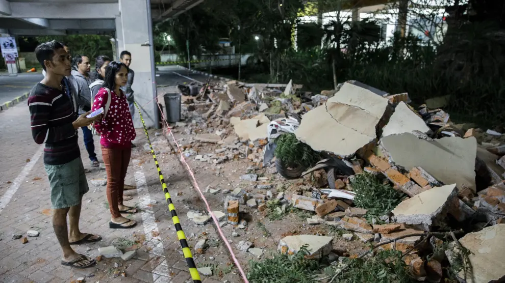 Al menos 19 muertos en un terremoto de magnitud 7 en Indonesia