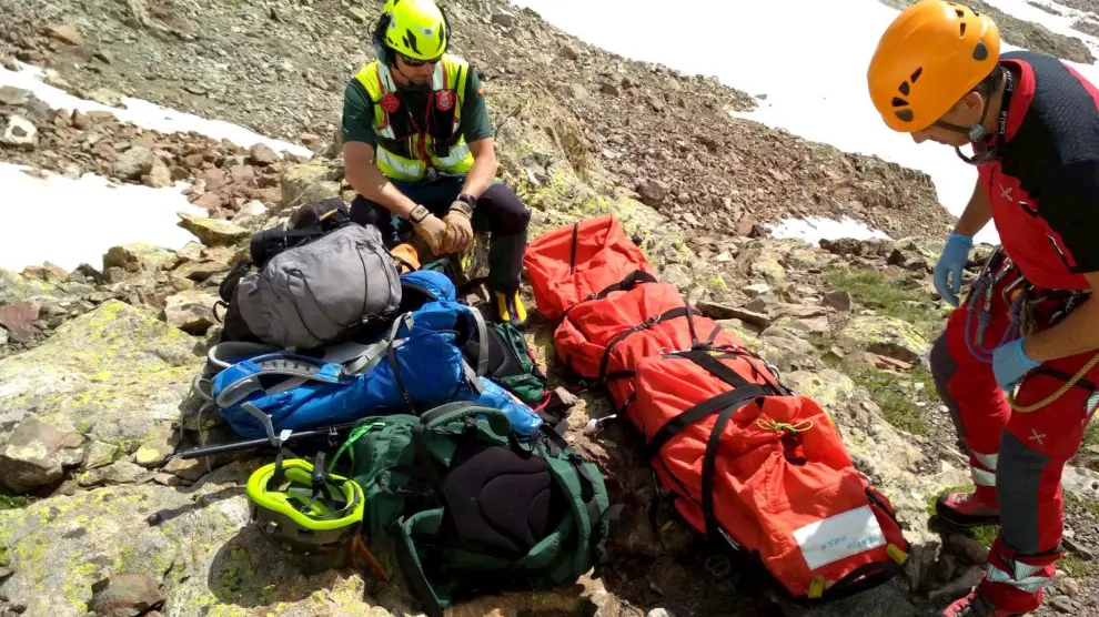 Rescate de un herido en la ascensión al pico Infiernos, donde este verano se han producido tres accidentes, con dos heridos y un fallecido