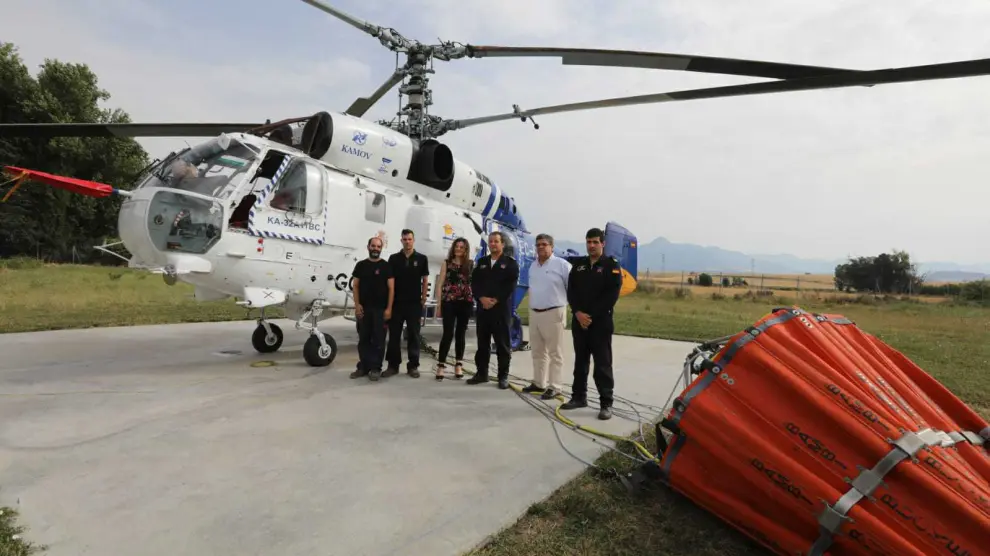 Visita a la base de Plasencia del Monte, donde está desplegado el helicóptero Kamov