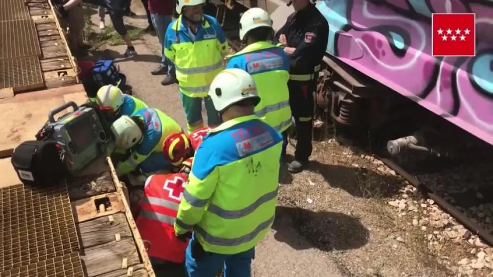 Herido grave un chico al sufrir una descarga cuando estaba subido en un vagón