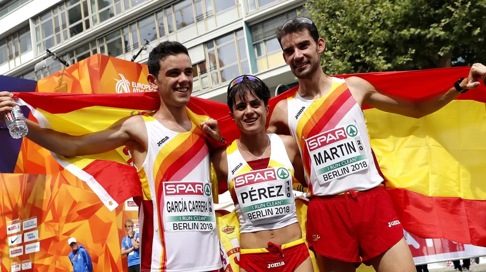 Álvaro Martín (d), Diego García (i) y María Pérez (c) tras ganar el campeonato disputado en Berlín.