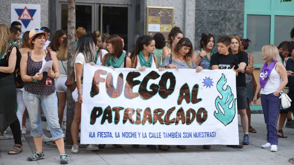 Concentración contra las agresiones sexuales en Huesca.