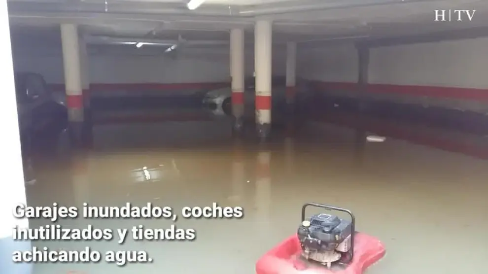 Zaragoza tras la tormenta: Garajes inundados y coches anegados en Miralbueno