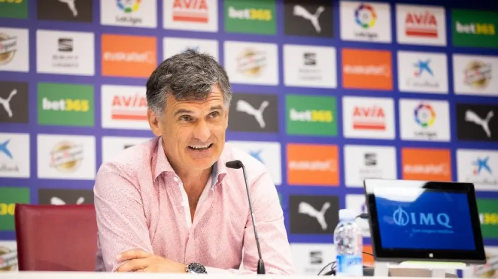 José Luis Mendilíbar, entrenador de la Sociedad Deportiva Huesca, durante la conferencia de prensa que ha tenido lugar este viernes.