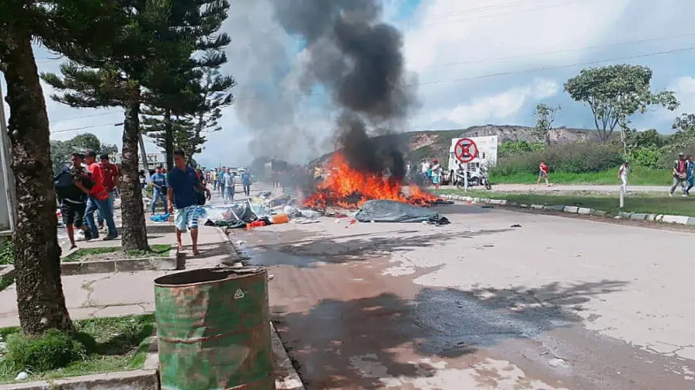 Vecinos de Pacaraima prendieron fuego a las viviendas temporales y tiendas de campaña de los inmigrantes venezolanos.
