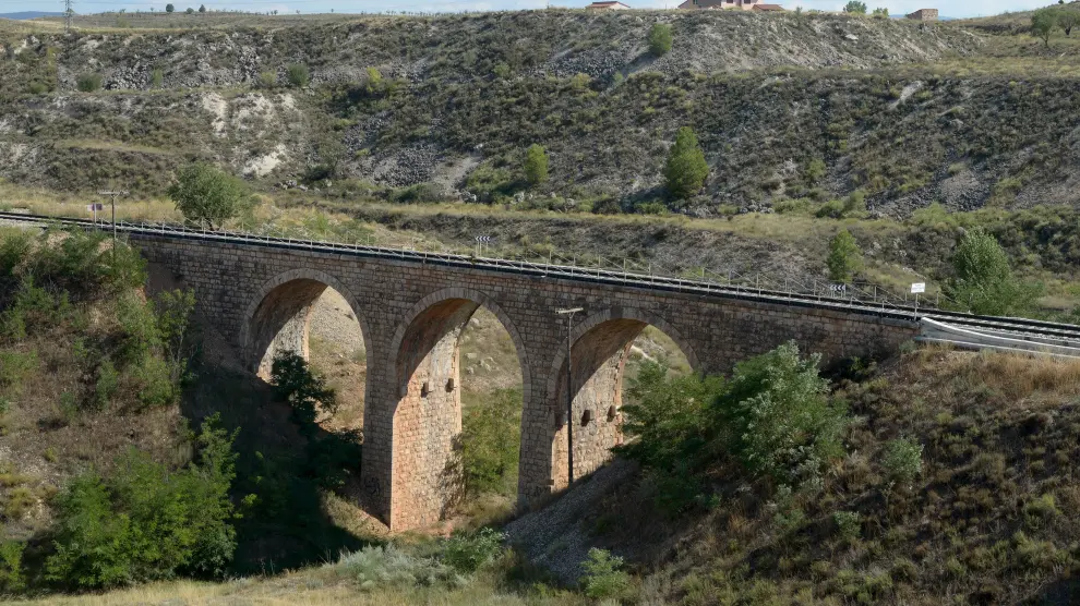Puente del tren a las afueras de Teruel reparado por Fomento.