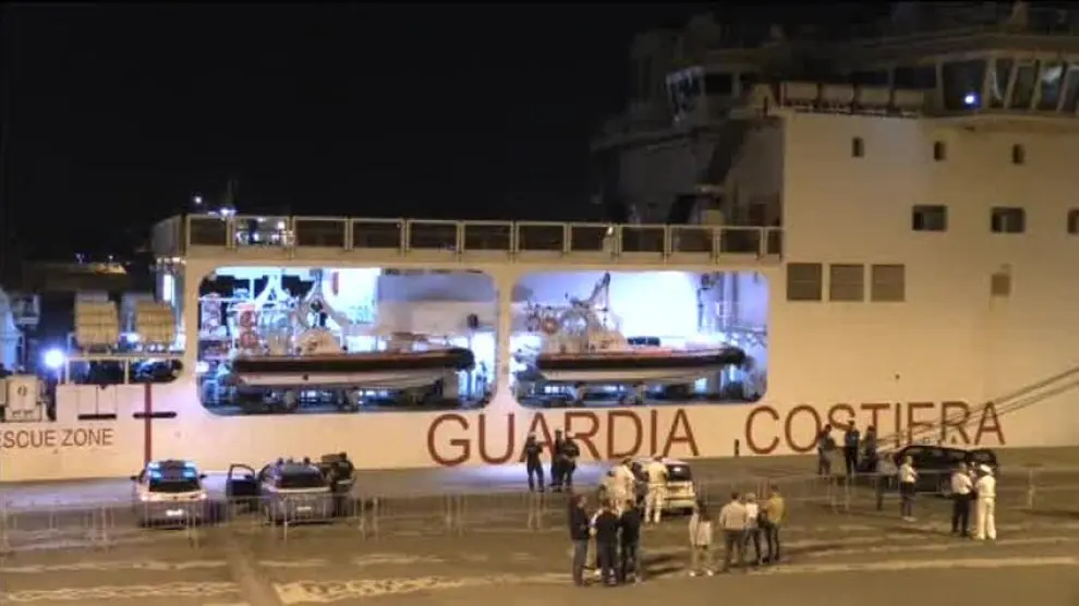 Italia sólo autoriza el desembarco de los 29 menores retenidos en el barco atracado en Catania