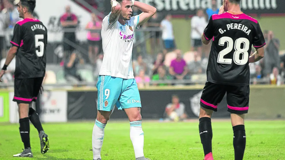 Álvaro Vázquez se lamenta al fallar una ocasión contra el Reus el pasado sábado.