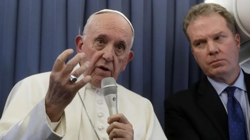 El Papa durante la rueda de prensa a los periodistas.