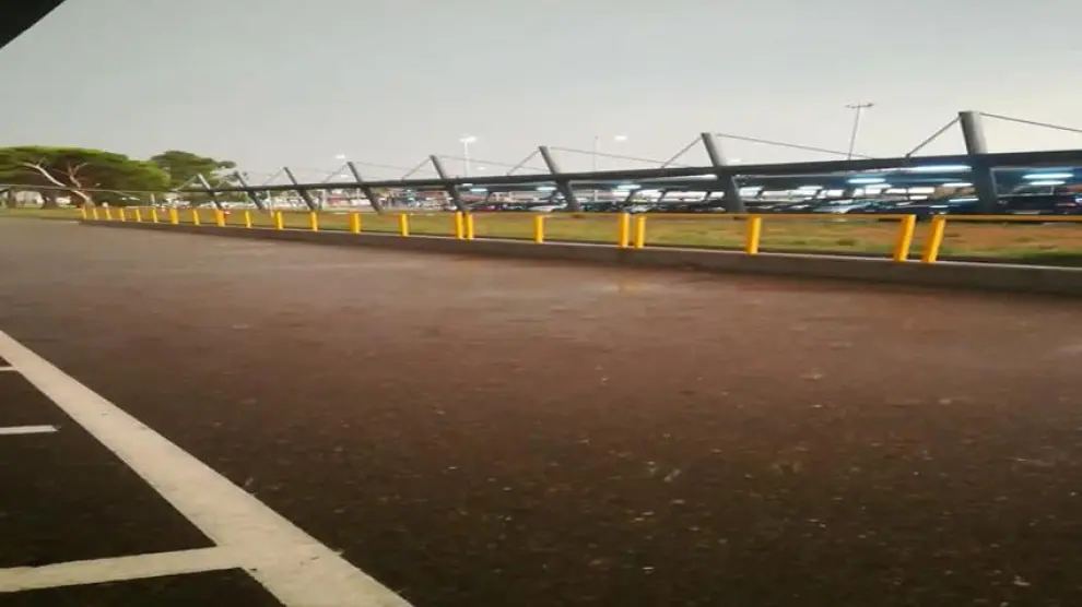 La tormenta, desde el aeropuerto de Zaragoza