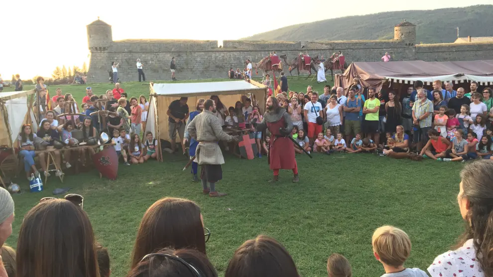 Espectáculo de recreación de combates medievales en la Ciudadela