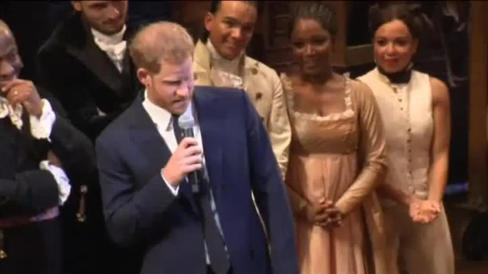 El príncipe Harry se anima a cantar junto a los actores del musical Hamilton