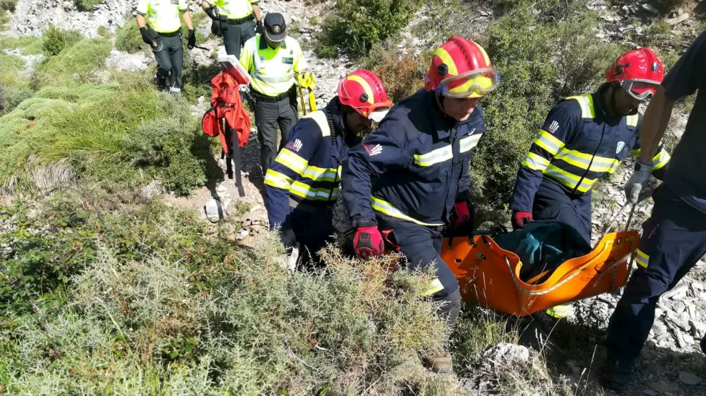 Bomberos de la Ribagorza rescatan el cuerpo del conductor fallecido en Tella
