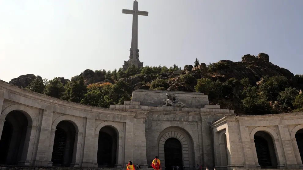 Franco está enterrado en el Valle de los Caídos desde hace 43 años, en una tumba pública de la que la familia carece de título.