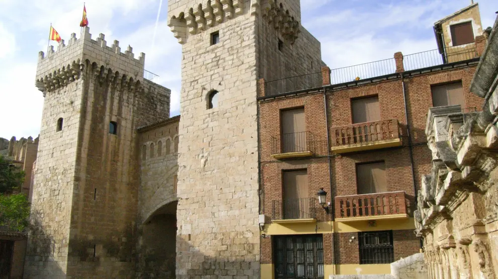 La Casa de la Provincia está muy cerca de la Puerta Baja de Daroca.