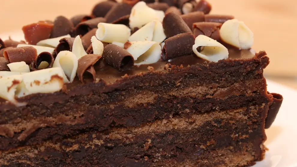 Aunque parezca que una tarta de chocolate es la mejor opción para calmar el antojo, hay opciones más sanas.