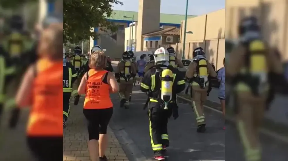 Los bomberos de Zaragoza corrieron 10 kilómetros... ¡con 25 kilos encima!