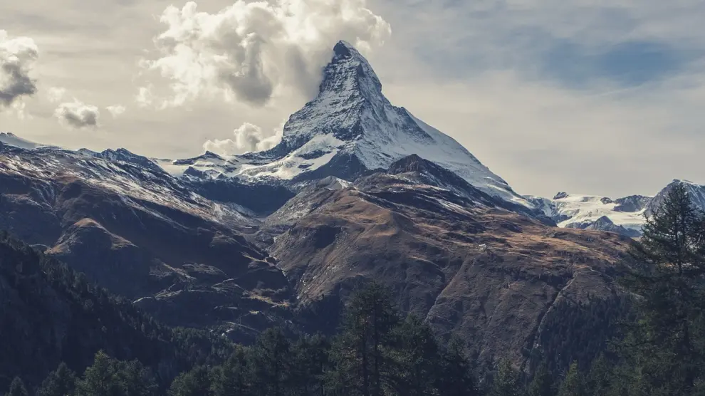 Pico Matterhorn en los Alpes suizos