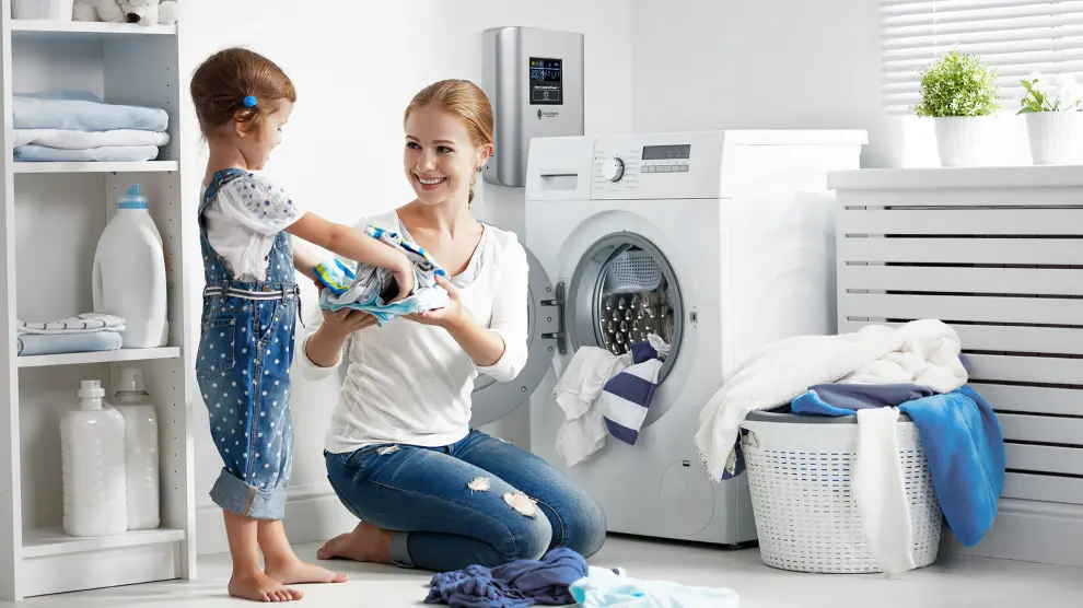 El dispositivo Eco-Advance se conecta en la toma de agua de la lavadora.