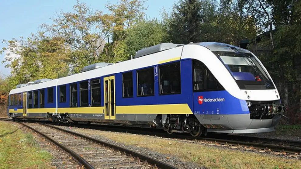 El primer tren de hidrógeno que se ha puesto en marcha está en la Baja Sajonia en Alemania y es de la empresa Alstom.