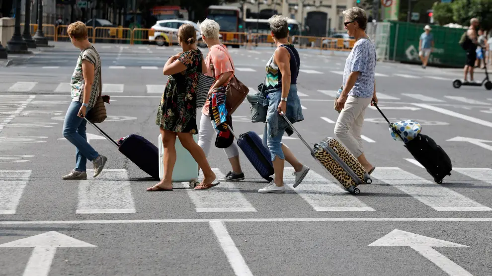 En julio, visitaron España 9,97 millones de viajeros, un 4,9% menos que en 2017.