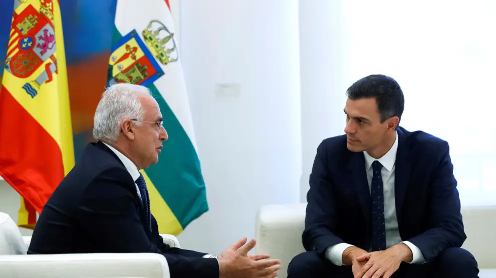 El presidente del Gobierno, Pedro Sánchez, ha recibido este jueves al presidente riojano, José Ignacio Ceniceros.