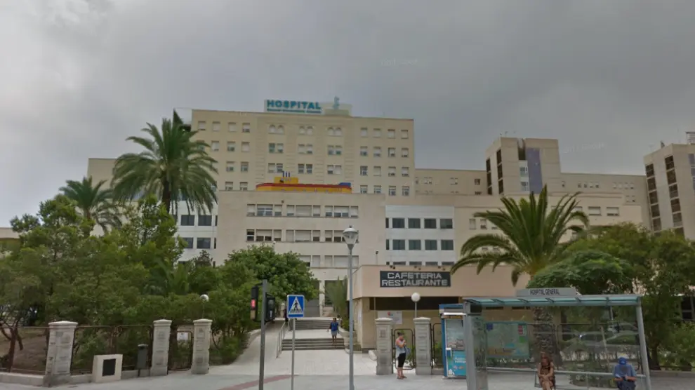 El niño ingresó en la UCI del hospital de Alicante debido a sus lesiones.