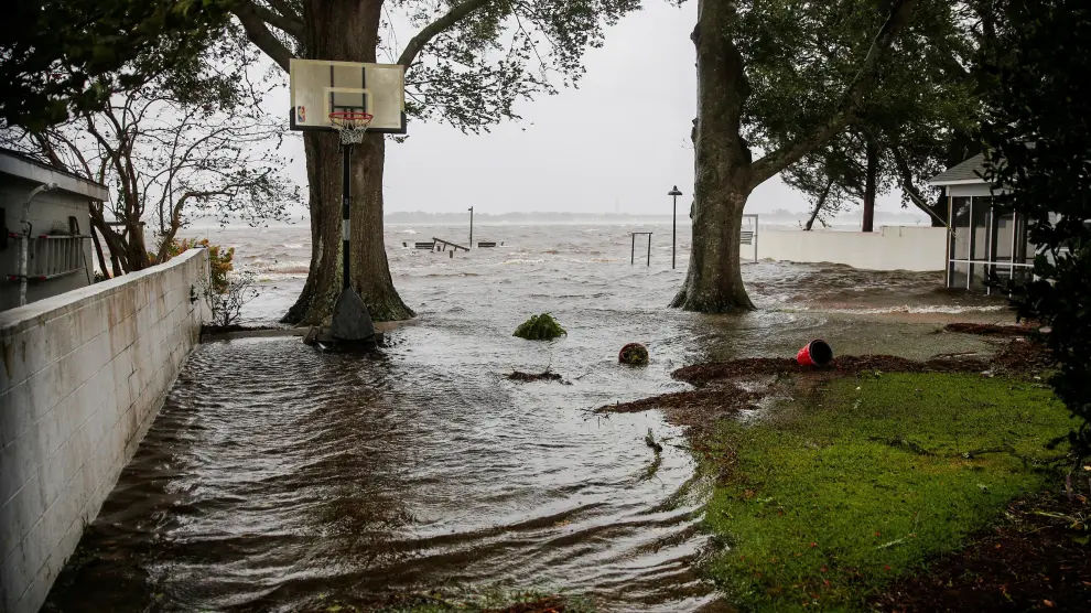 El huracán Florence comienza a generar inundaciones en Carolina del Norte.