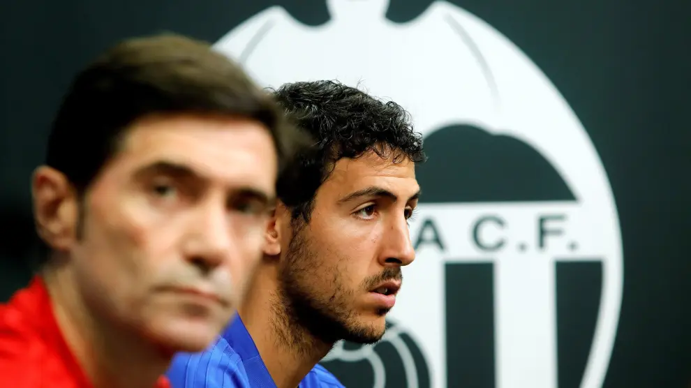 El técnico valencianista, Marcelino García Toral, y el capitán, Daniel Parejo, en rueda de prensa.