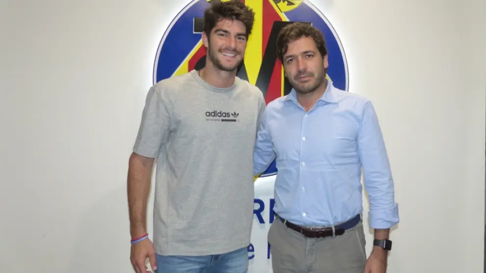 Melero, junto al consejero delegado del Villarreal, Fernando Roig.