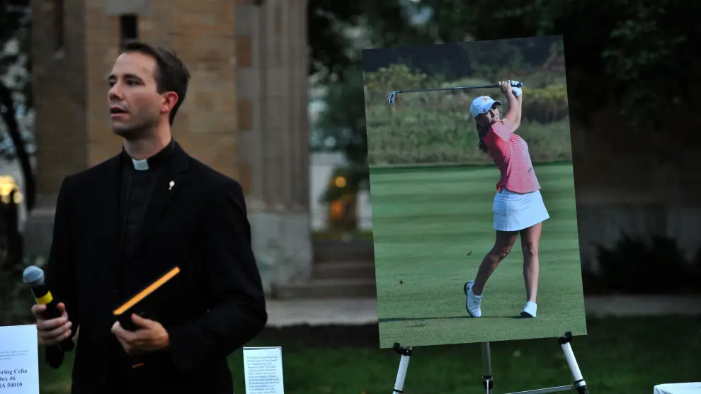 Vigilia por la golfista fallecida, Celia Barquín, en la Universidad Estatal de Iowa.