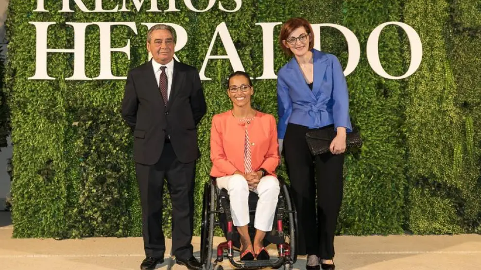 Augusto Delkáder, Teresa Perales y Maite Pagazaurtundúa reciben los premios Heraldo y Henneo