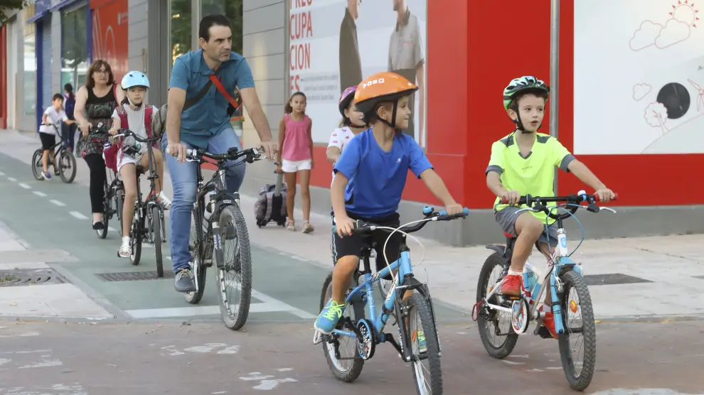 Escolares del Pirineos quedaron este viernes para ir en bici usando las rutas de 'Todos juntos a la escuela sin coche'