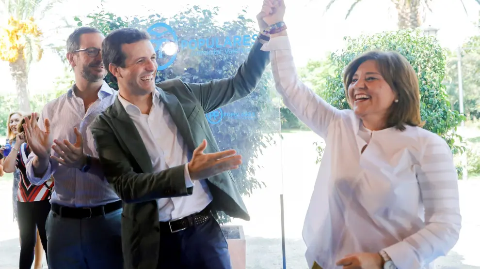 Pablo Casado, con la líder del PP valenciano, Isabel  Boning.