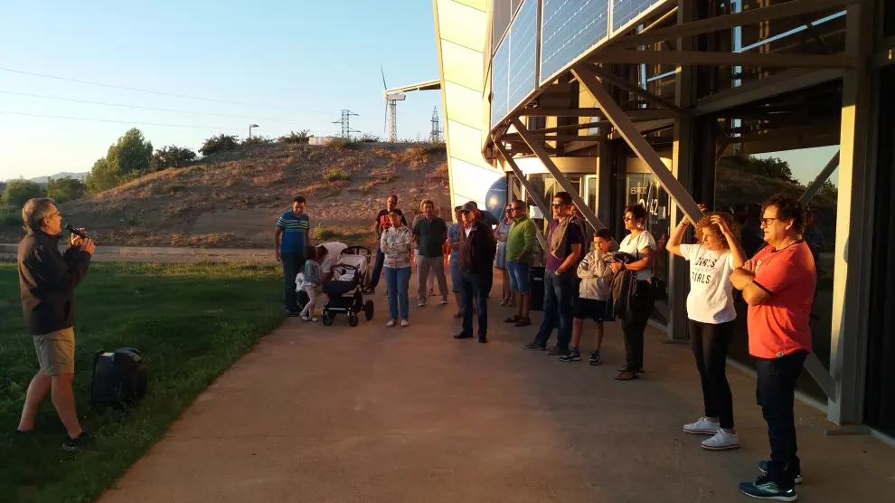 Unas 30 personas han asistido al acto organizado en el Planetario de Aragón.