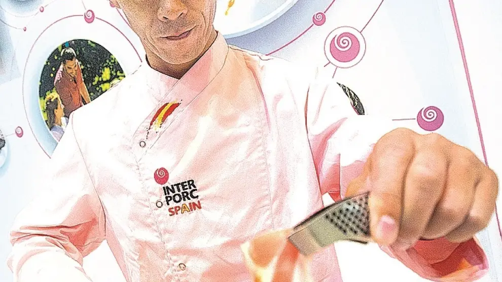 El japonés Takamitsu Ushiroyatsu, cortando jamón.