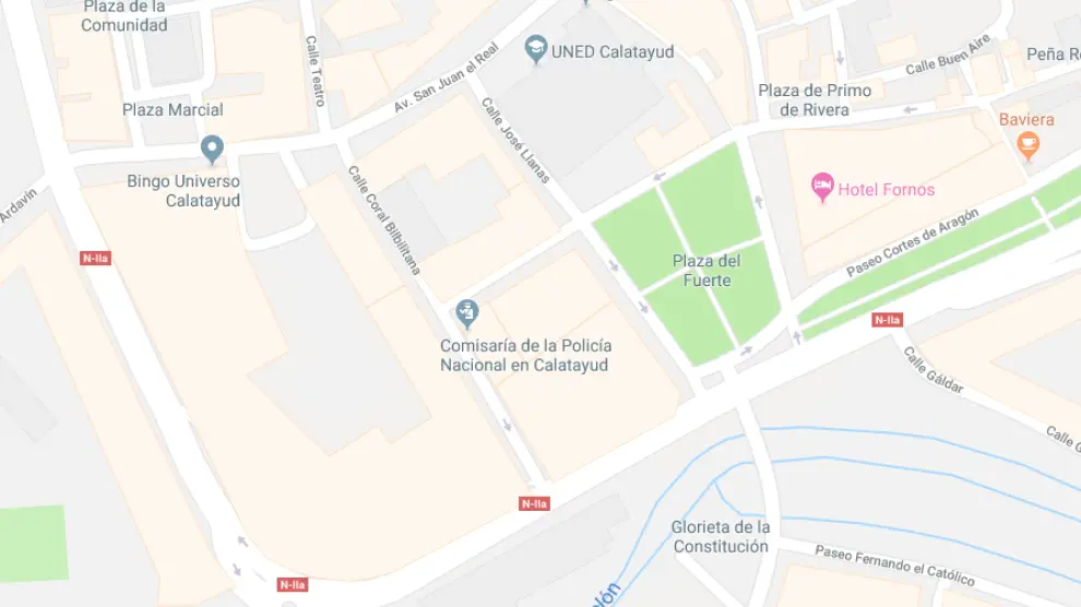 En la imagen, la calle Coral Bilbilitana y la comisaría de la Policía Nacional de Calatayud.