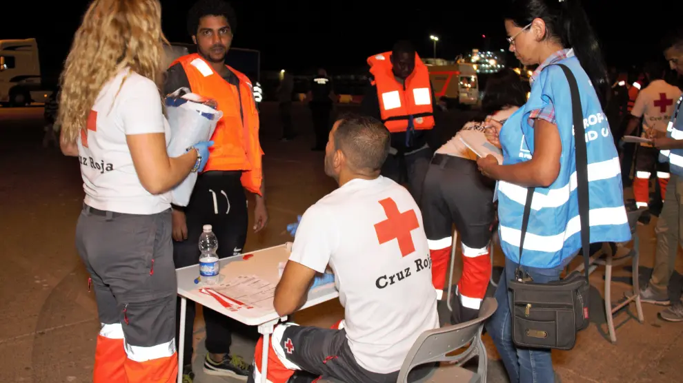 Salvamento Marítimo califica de "drama humano" la situación de las personas rescatadas en el mar.
