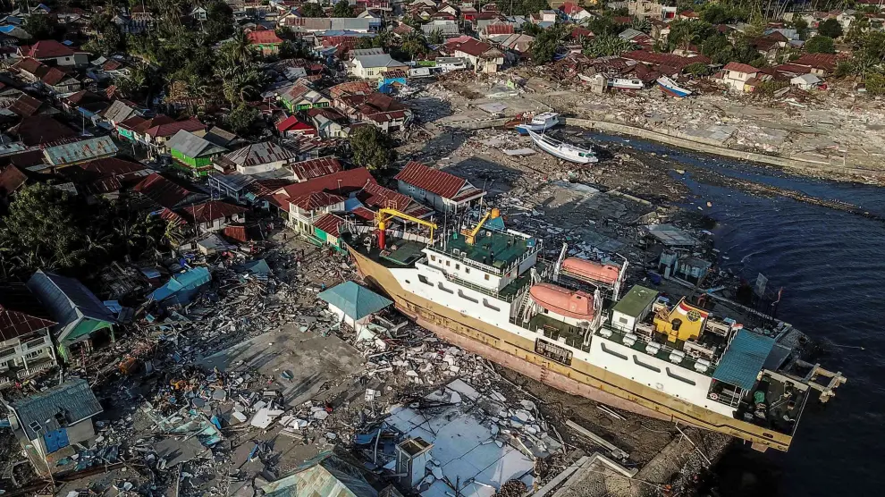 Fotografía aérea que muestra los daños causados por el terremoto y el tsunami en Wani.