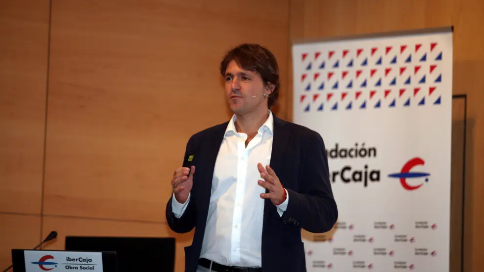 José Luis Ortas, director general del Huesca, durante la conferencia que ha impartido este martes en el Palacio de Villahermosa.