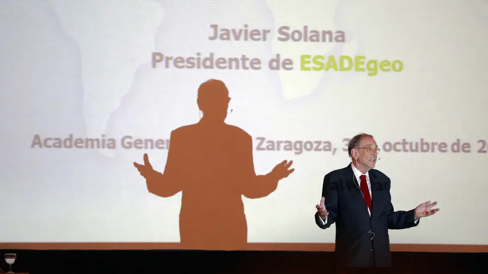 Javier Solana durante la conferencia en la Academia General Militar.