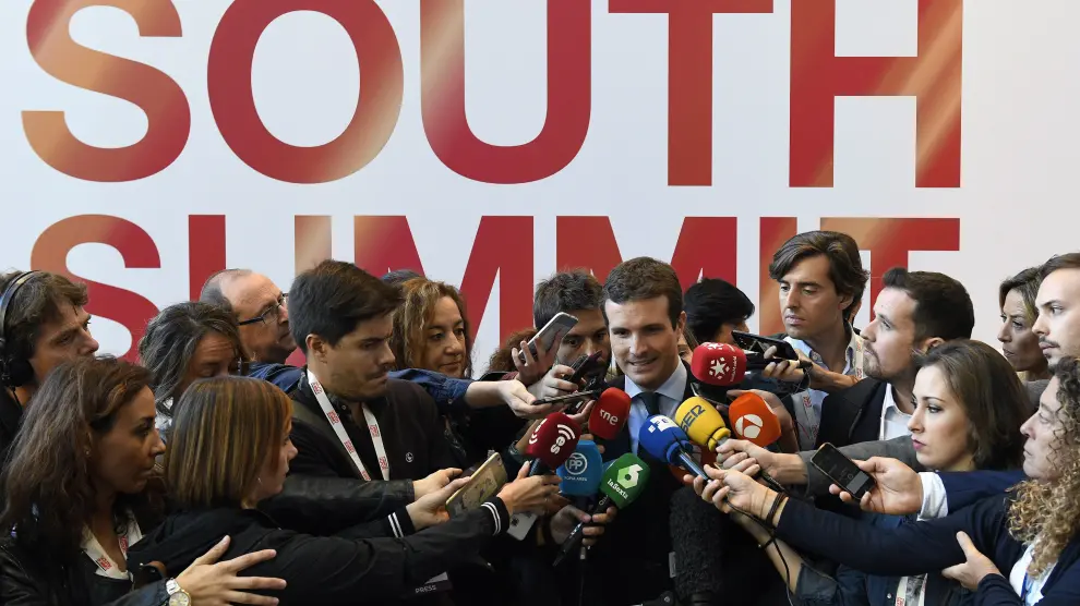 Pablo Casado atendiendo a la prensa durante su participación en el encuentro de emprendedores South Summit.