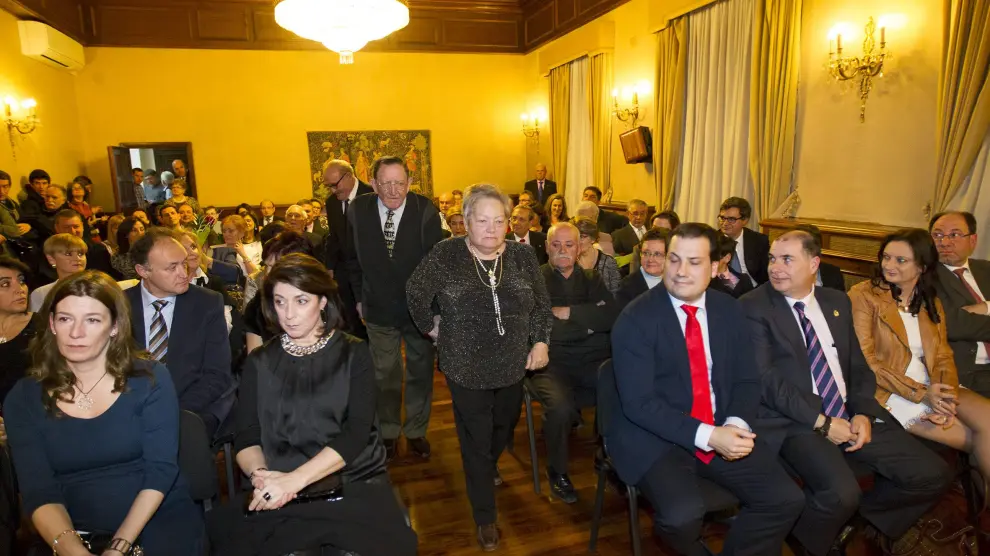 Imagen del acto de entrega de medallas a matrimonios en el Ayuntamiento de Teruel en la edición de 2015.