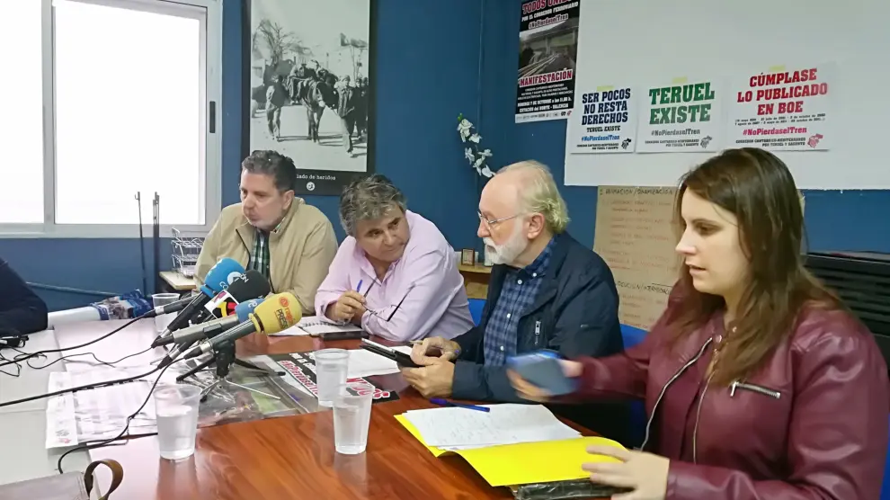 Miembros de la Plataforma en Defensa del Ferrocarril de Teruel y de la Federación de Vecinos han informado de los detalles de la manifestación.