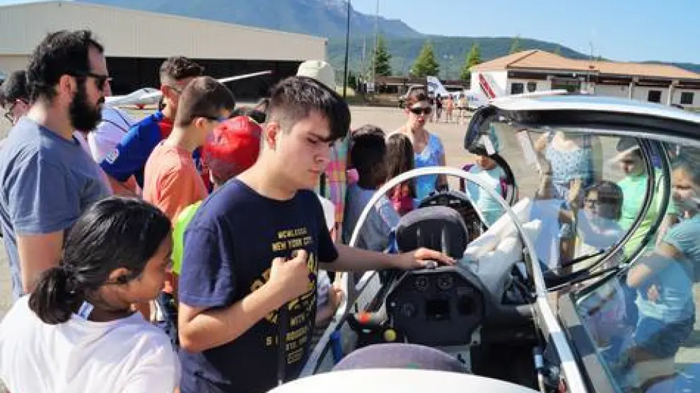 En julio, jóvenes con discapacidad visual sintieron el vuelo sin motor en Santa Cilia.