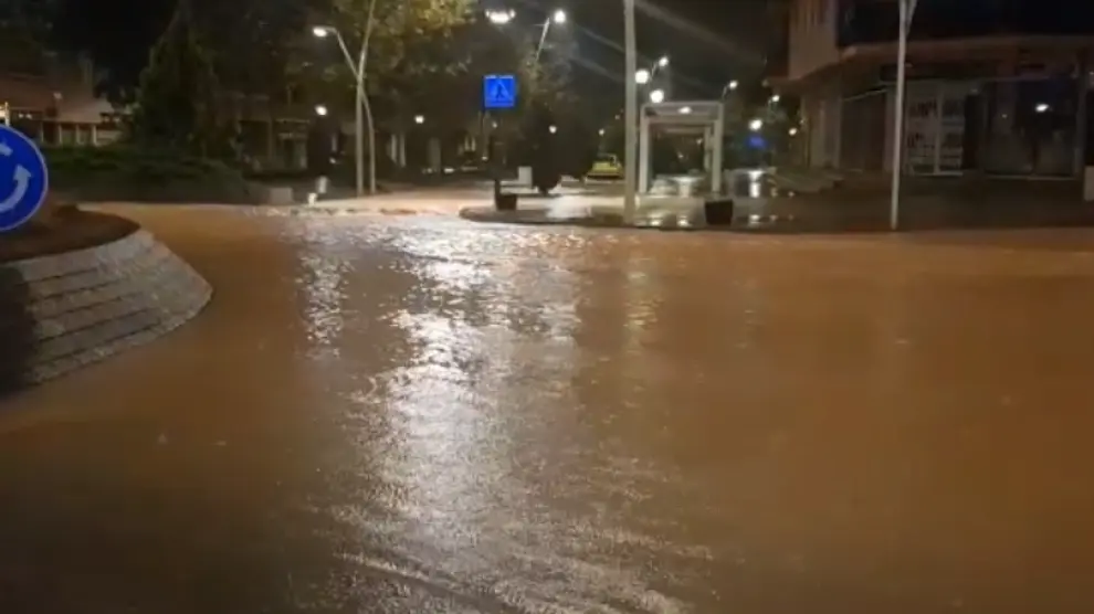 Las fuertes lluvias inundan las calles de Tarragona.