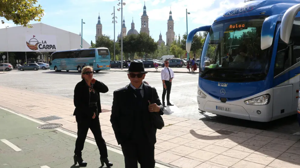 Aparcamiento de autobuses de Macanaz, con la Basílica del Pilar al fondo.