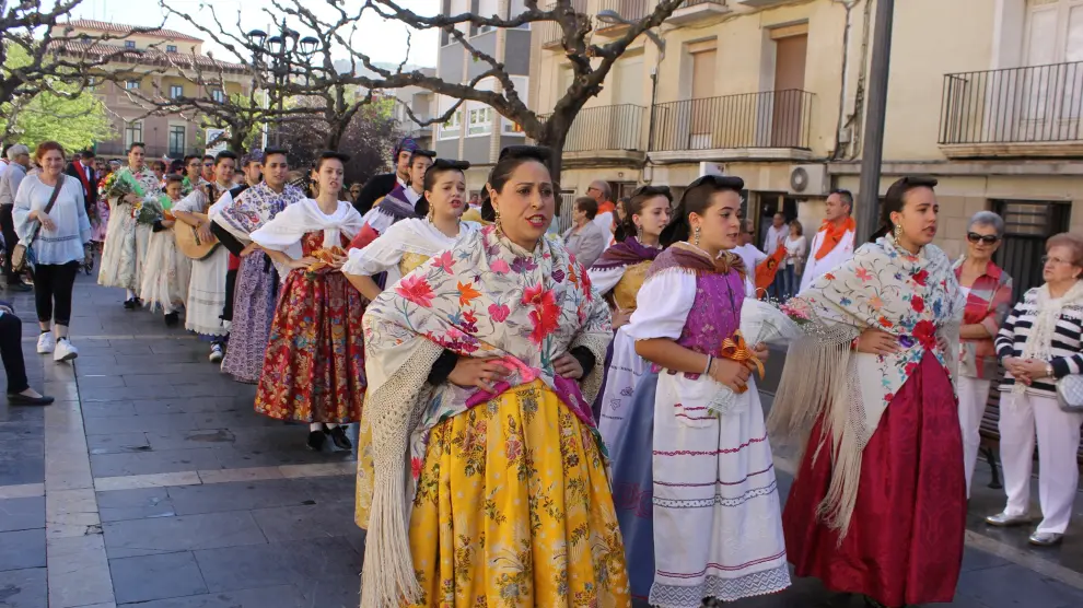 Integrantes de la rondalla de Peña Fragatina durante el desfile de este viernes 12 de octubre.
