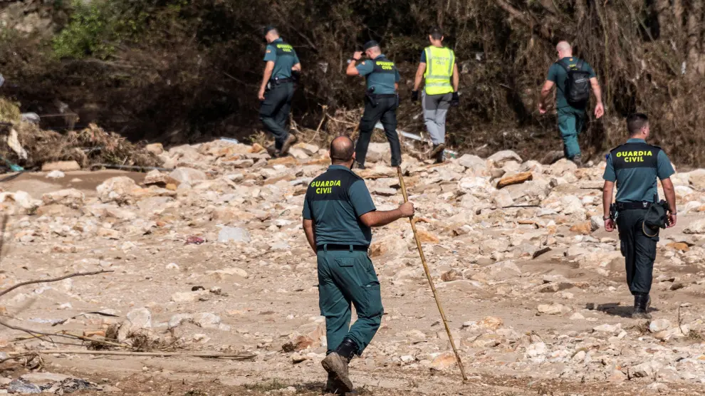 Efectivos de la Guardia Civil buscan este martes al niño desaparecido en la riada de Mallorca.